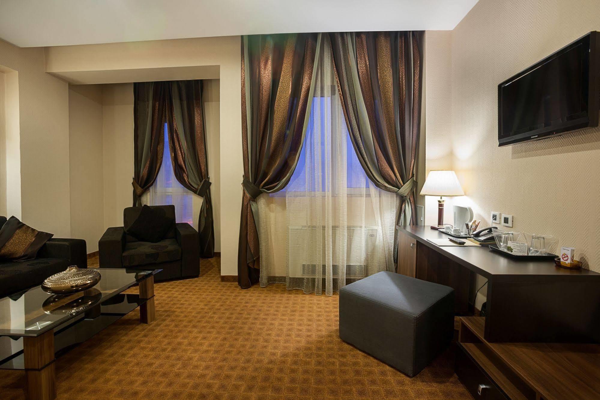 Hotel INTER BUSINESS Bukarest Exterior foto