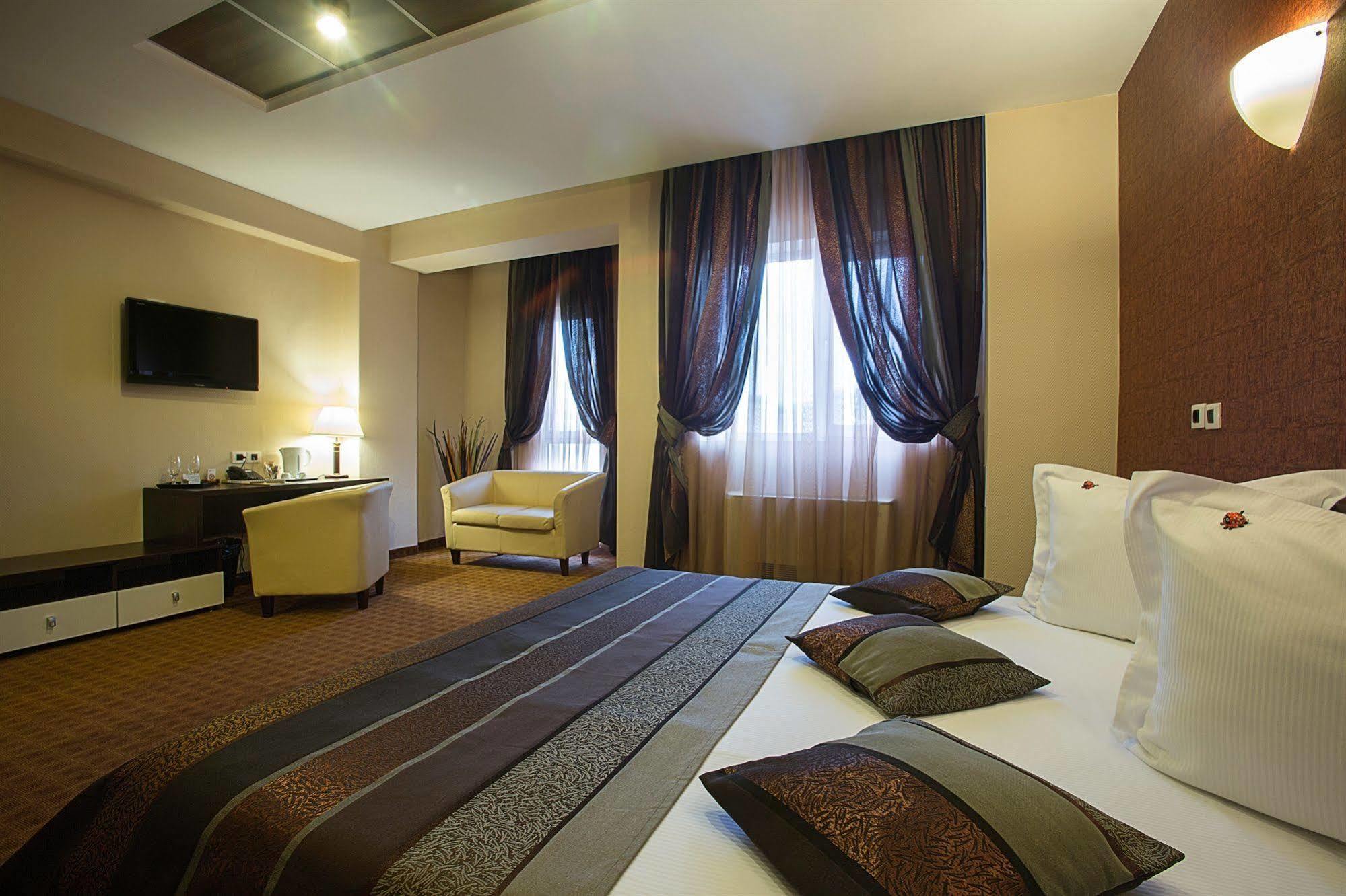Hotel INTER BUSINESS Bukarest Exterior foto